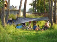 Wir bauten provisorische Regendcher