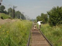 Im Dauerlauf die Gleise entlang zum Bahnhof