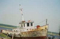 Wracks am Ufer von Ust'Barguzin