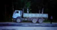 Endlich stiegen die Jungs aus diesem LKW